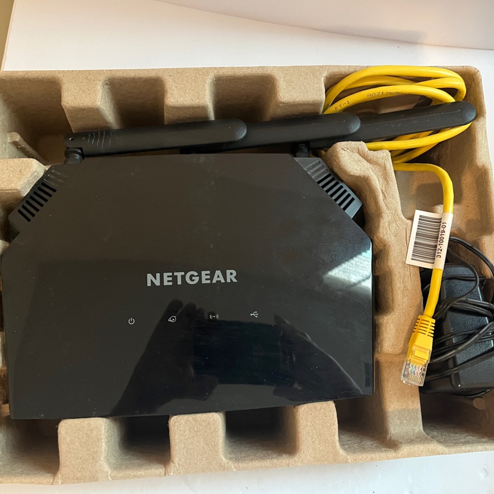 NETGEAR Dual-Band WiFi Router - Black - Picture 2 of 7